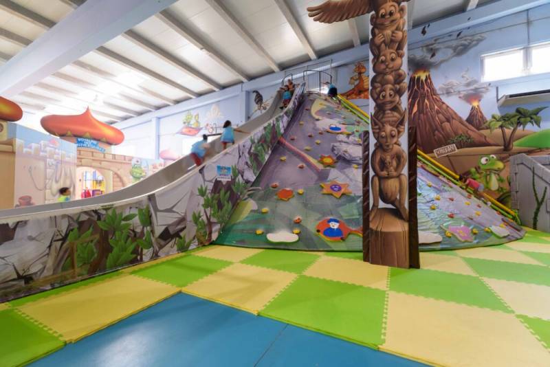 Venez découvrir le mur d'escalade de Europark Indoor près de Béziers  et Montpellier