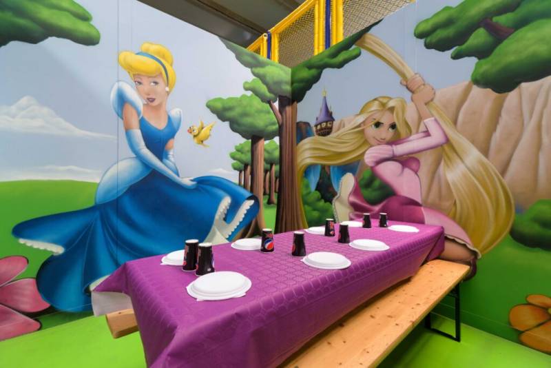 Anniversaire princesses pour les enfants de 5 à 13 ans au plus grand centre de jeux indoor de France proche Agde
